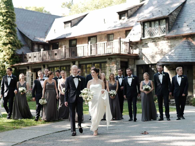 Large wedding party outside Troutbeck wedding venue