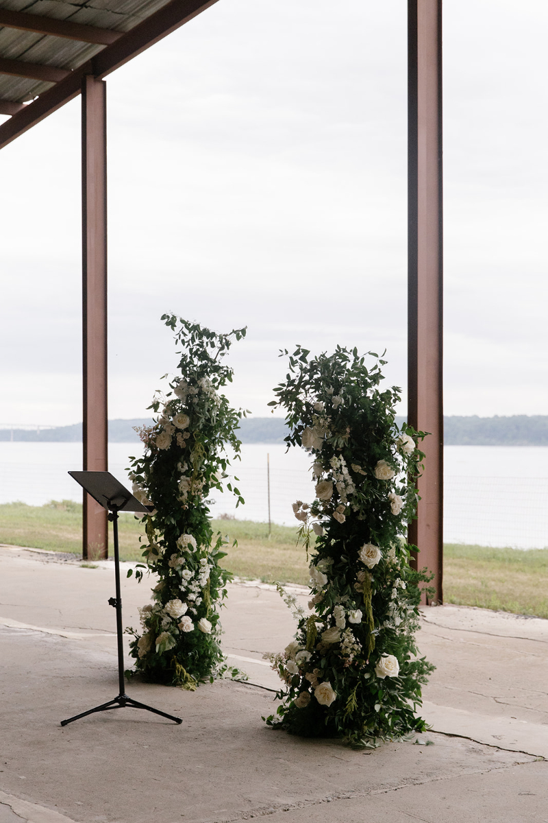 wedding ceremony arch