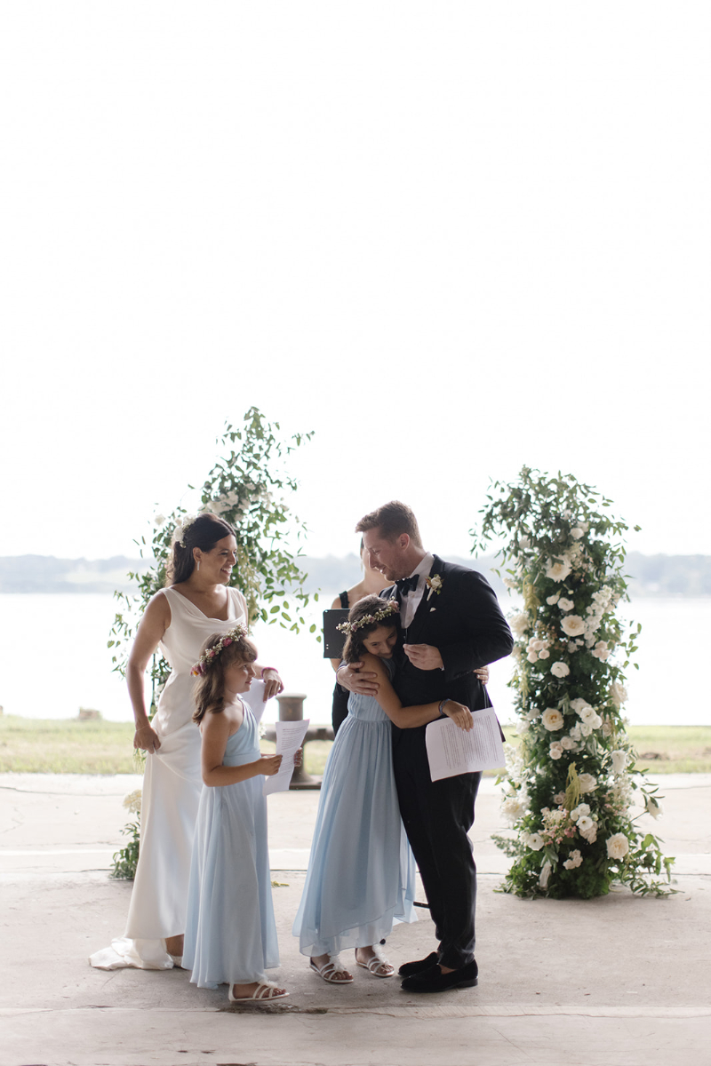 children read wedding vows for parents