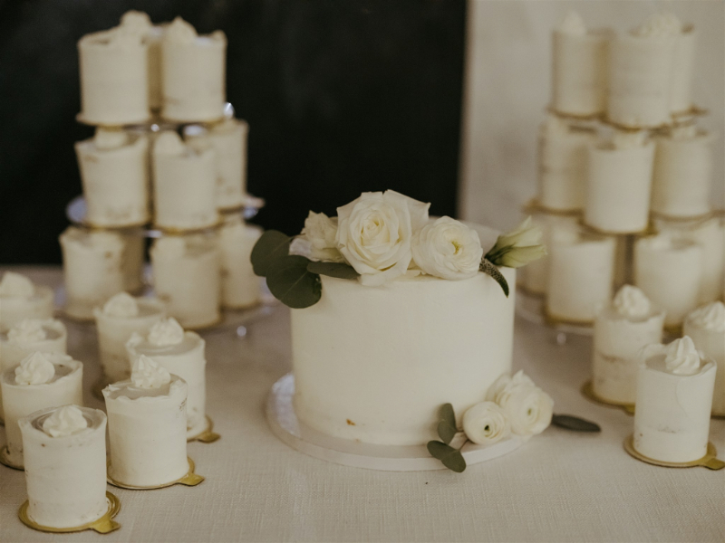 wedding cake display