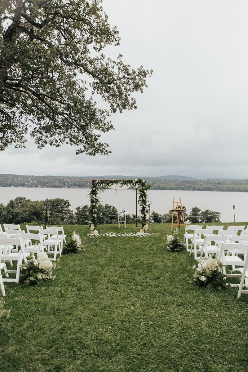 outdoor wedding ceremony at Southwood Estate 