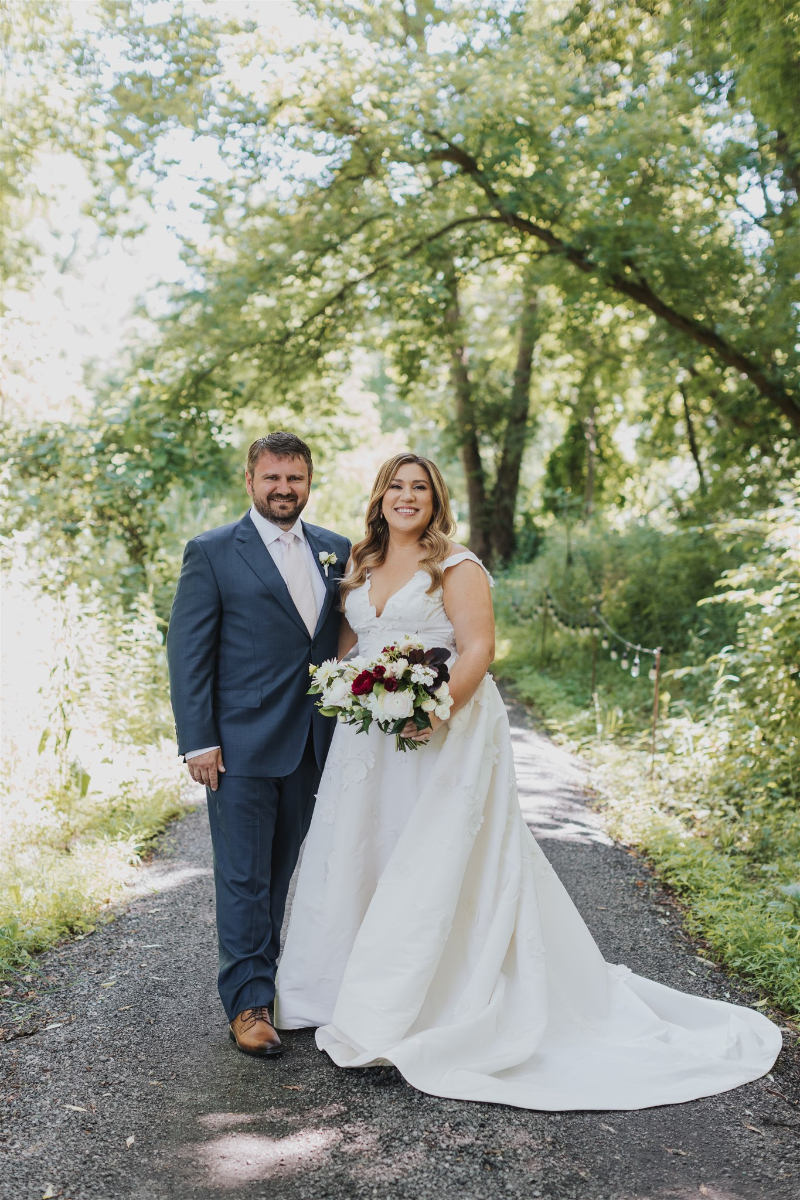 bride and groom outdoor wedding photos in Hudson Valley