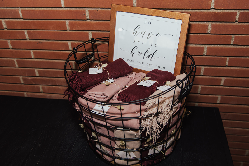 burgundy blankets for wedding guests