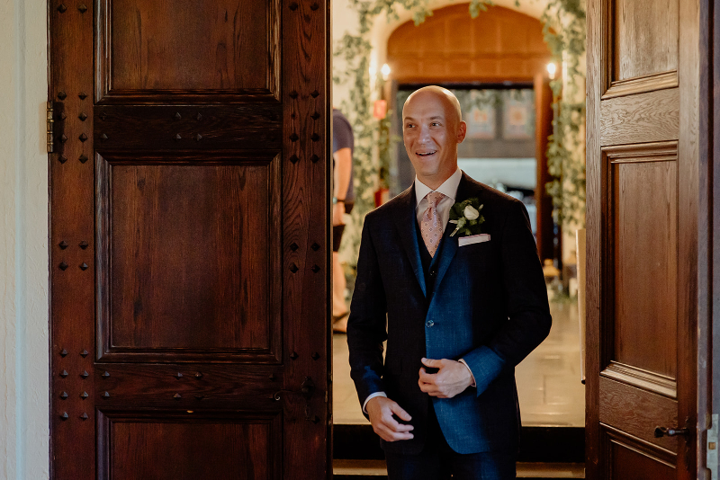 grooms reaction during first look