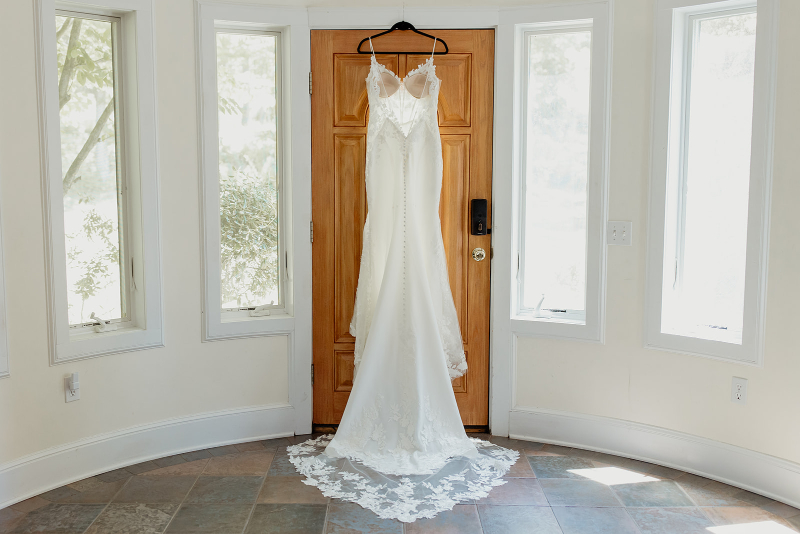 hanging sheath wedding dress