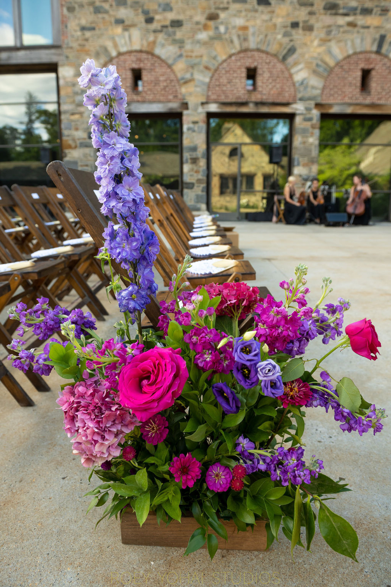 outdoor wedding ceremony at Blue Hill Farms