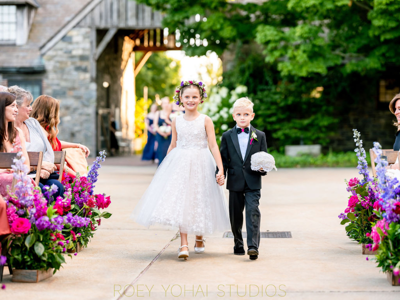 outdoor wedding ceremony at Blue Hill Farms