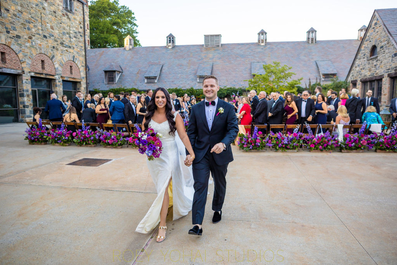 outdoor wedding ceremony at Blue Hill Farms