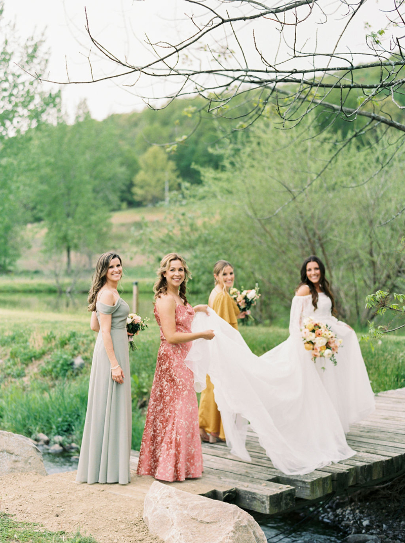 spring wedding colors and bridesmaids in mismatched dresses