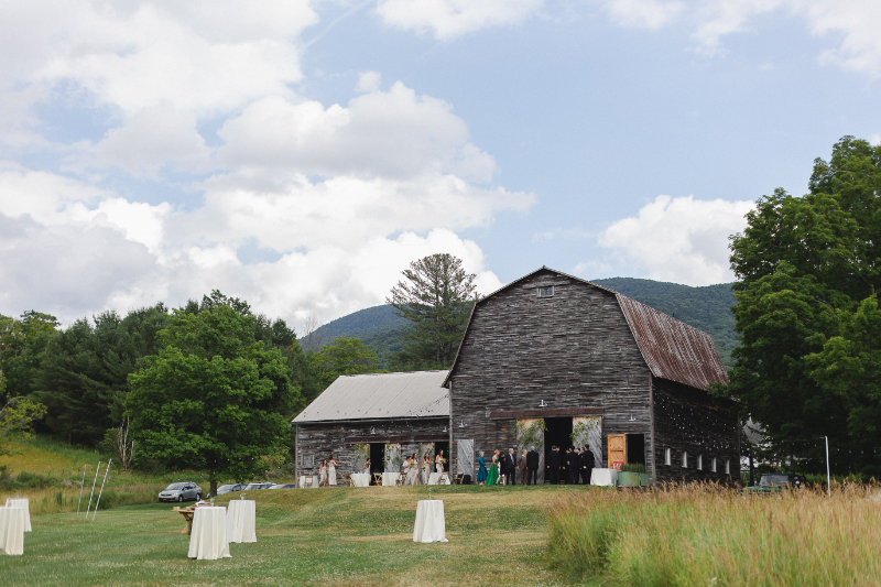 outdoor cocktail hour at Hayfield Catskills