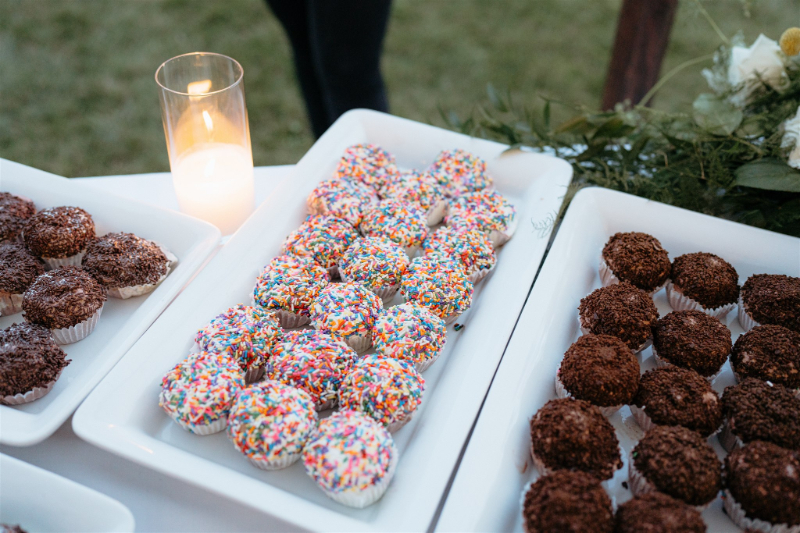 mini wedding desserts