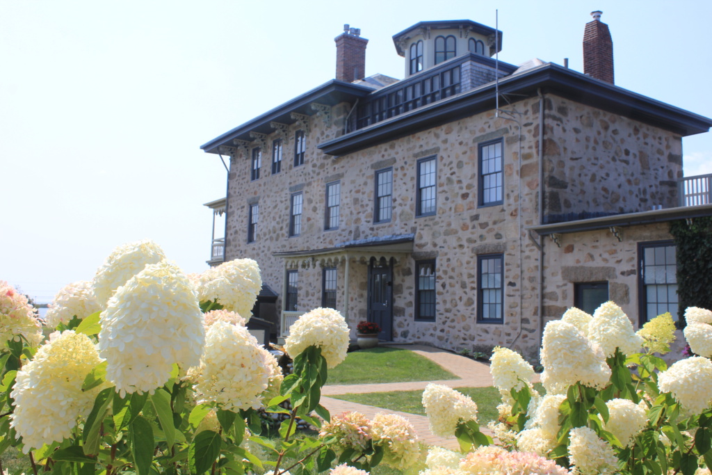 stonehouse inn