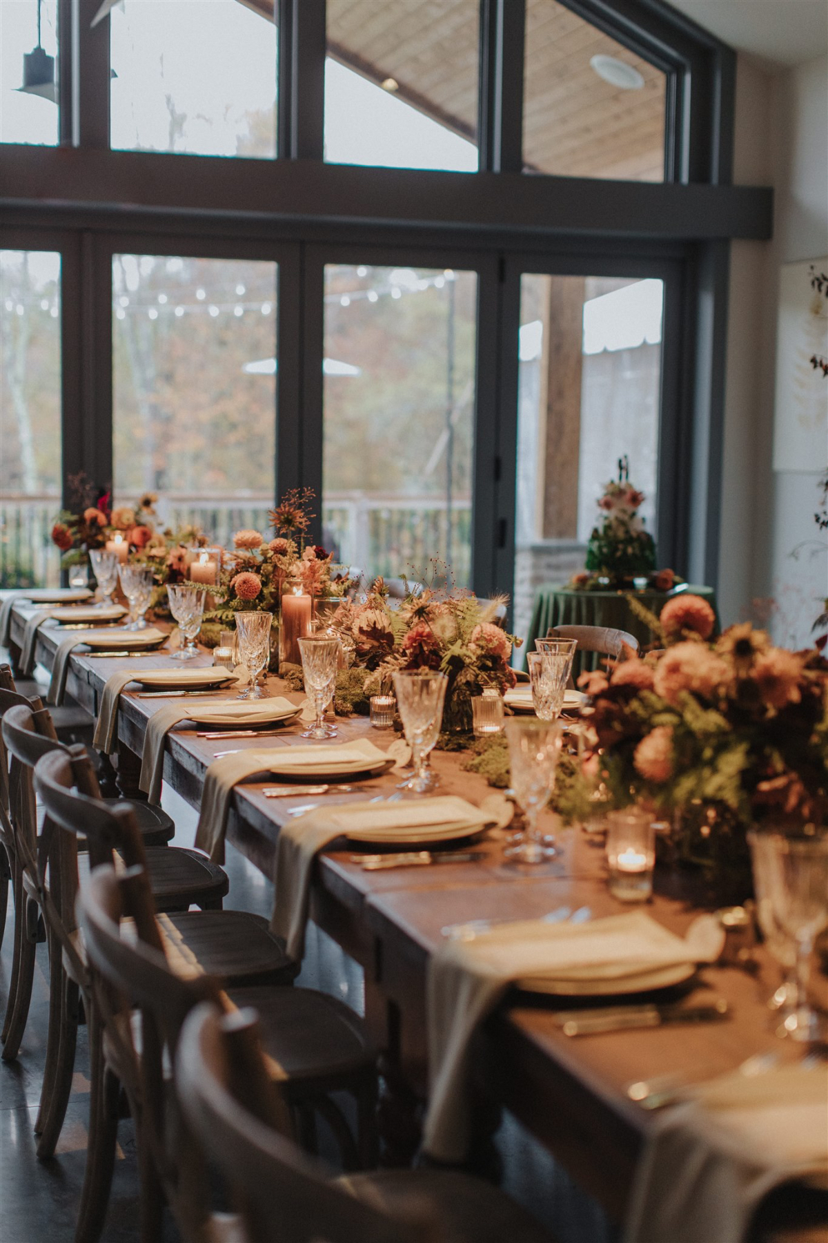 Rich autumn hues creating an elegant woodland tablescape.