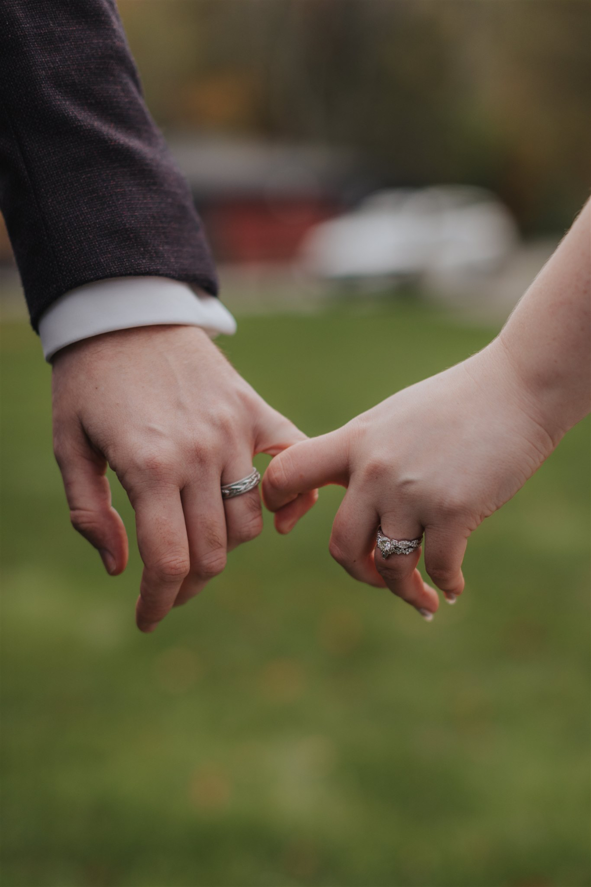 close up shot of the couple lovely linking fingers.