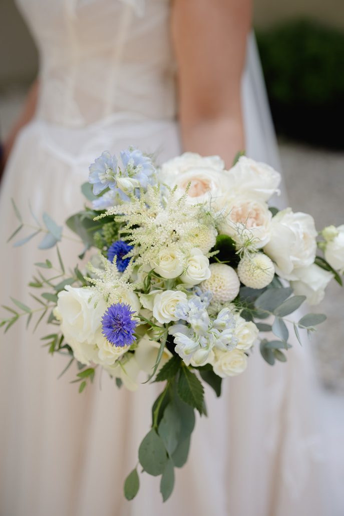 summer wedding at winbrooke bridal bouquet
