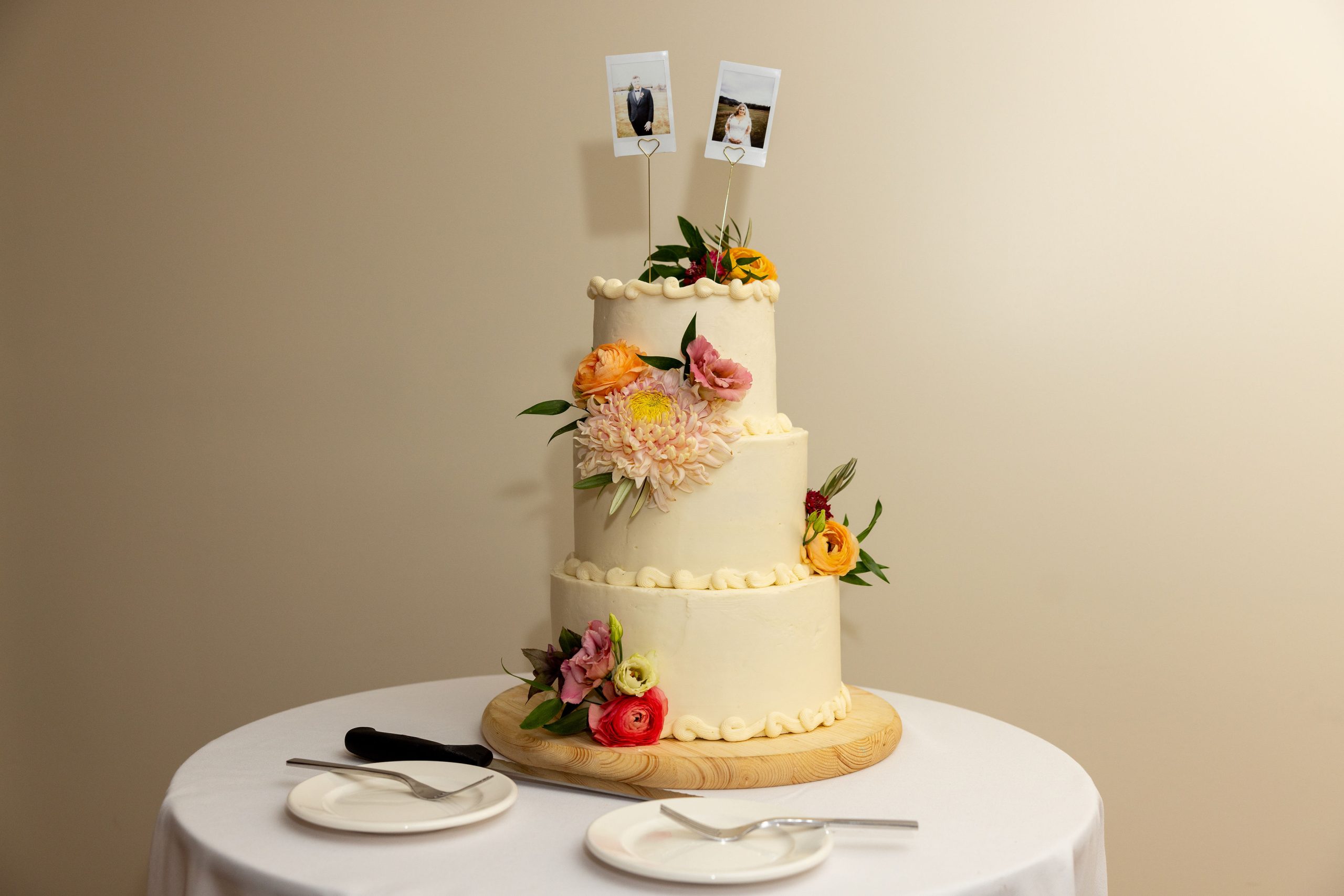 rustic fall wedding cake at wylder windham wedding
