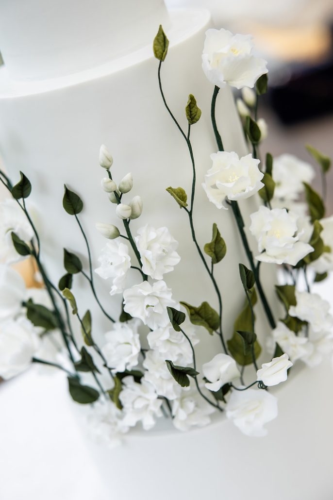 which wedding cake with sculptural flowers