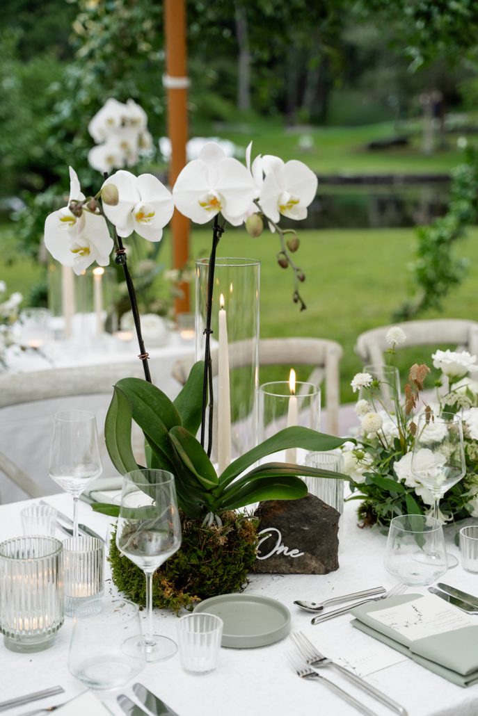 Minimalist table number detail on a reception table