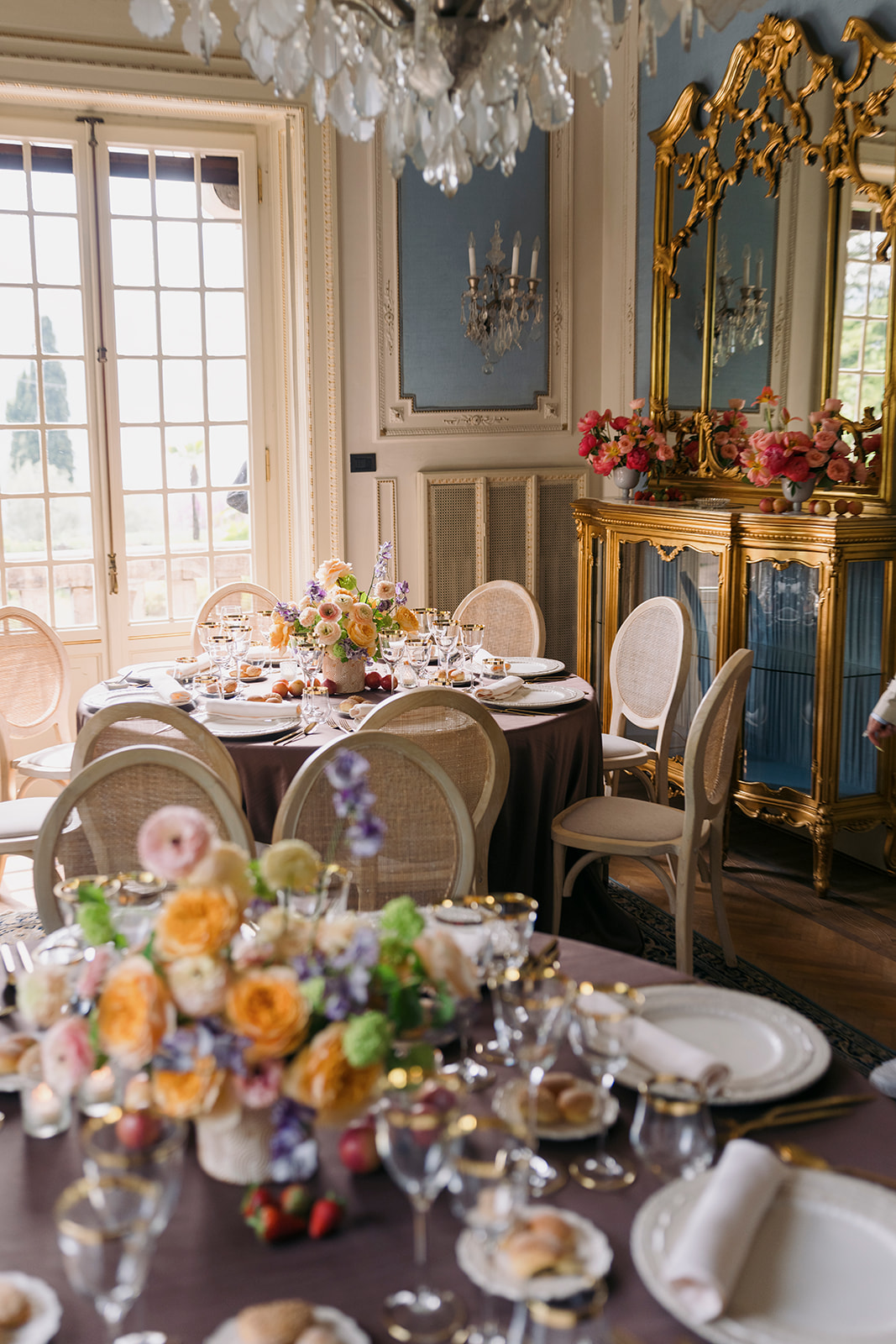 beautiful table display at Lake Como wedding venue -Italy destination wedding